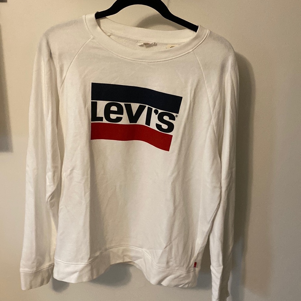 White Levi’s sweatshirt